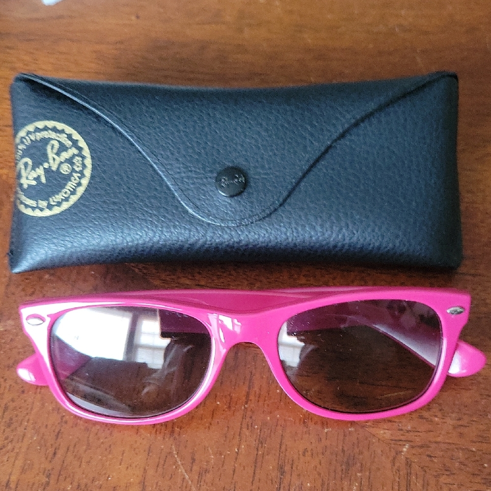 Ray-Ban Hot Pink Wayfarer Sunglasses with Black Case